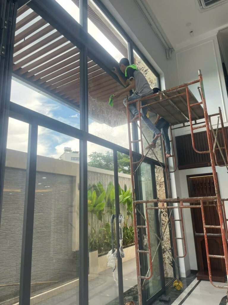 Vệ Sinh Nhà Sau Xây Dựng TPHCM: Sạch Bụi, Sẵn Sàng Bàn Giao