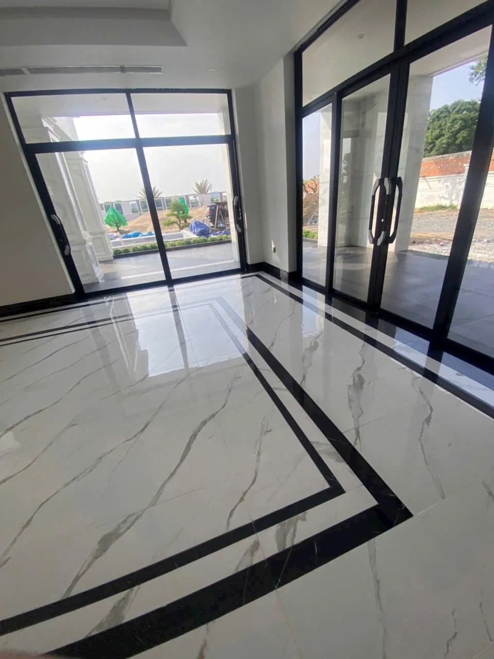 ban công biệt thự Vạn Phúc nhìn ra khu dân cư