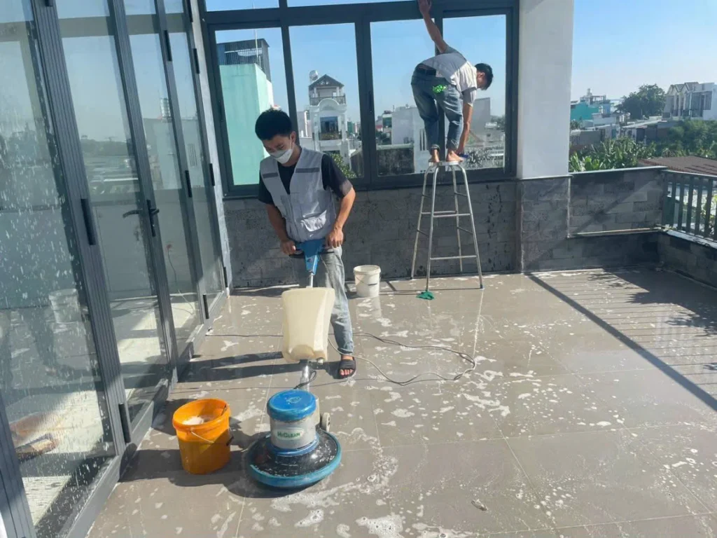 Cách tẩy xi măng trên nền gạch bằng máy chà sàn