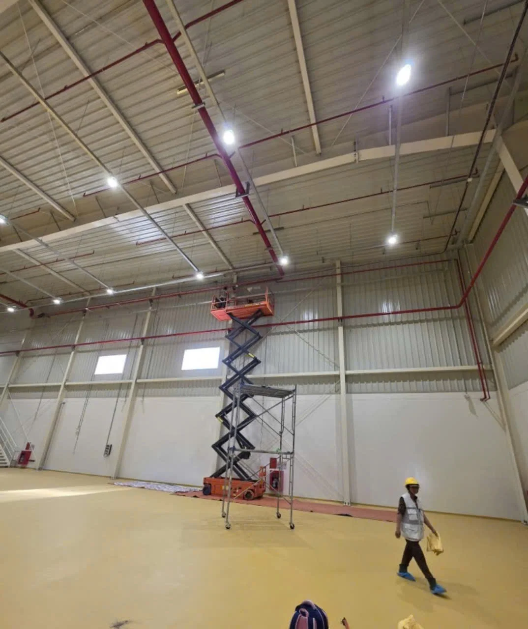 thiết bị và dụng cụ làm sạch sàn nhà xưởng chuyên nghiệp