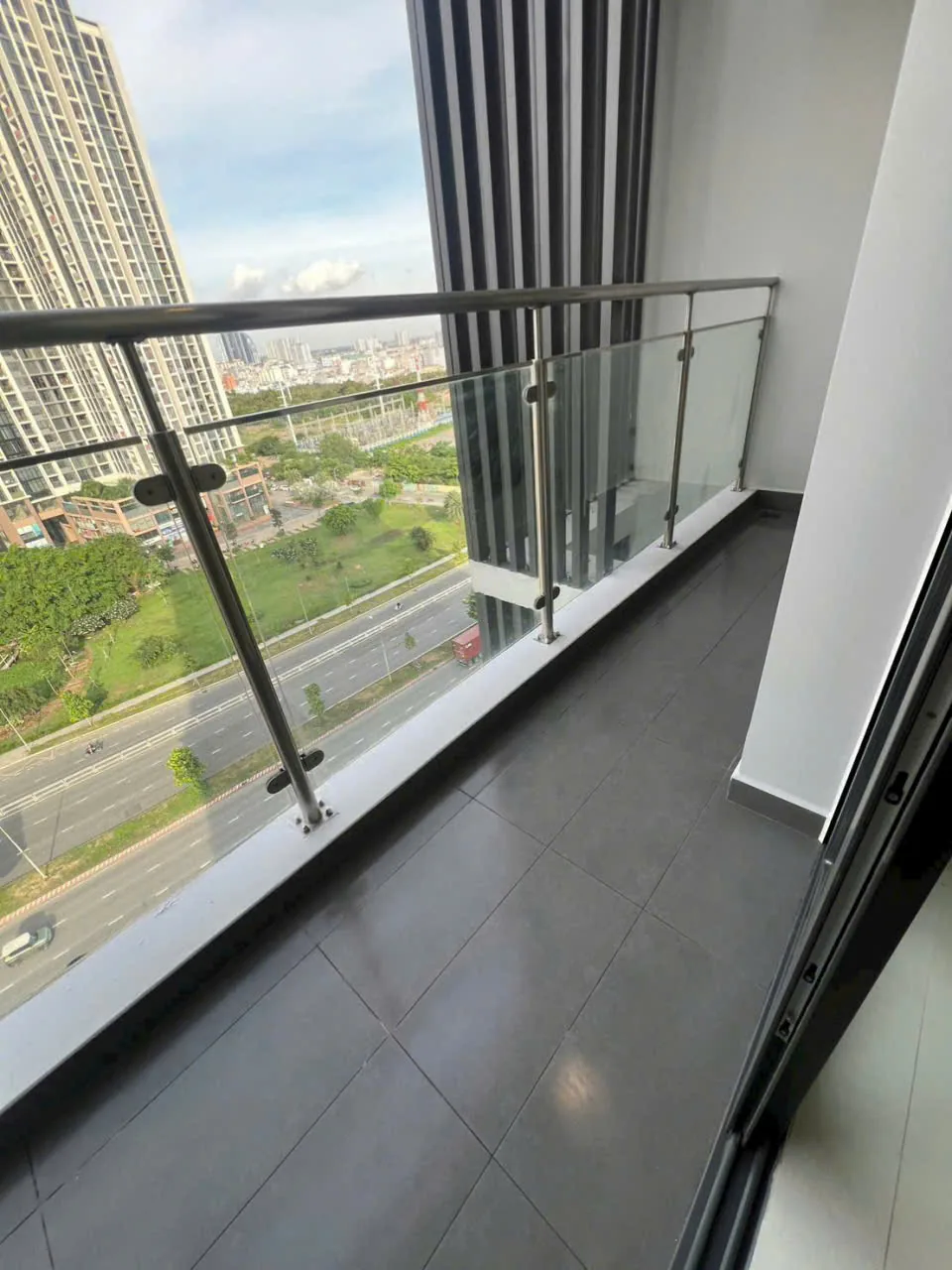 hành lang căn hộ chung cư Akari Bình Tân sáng sạch