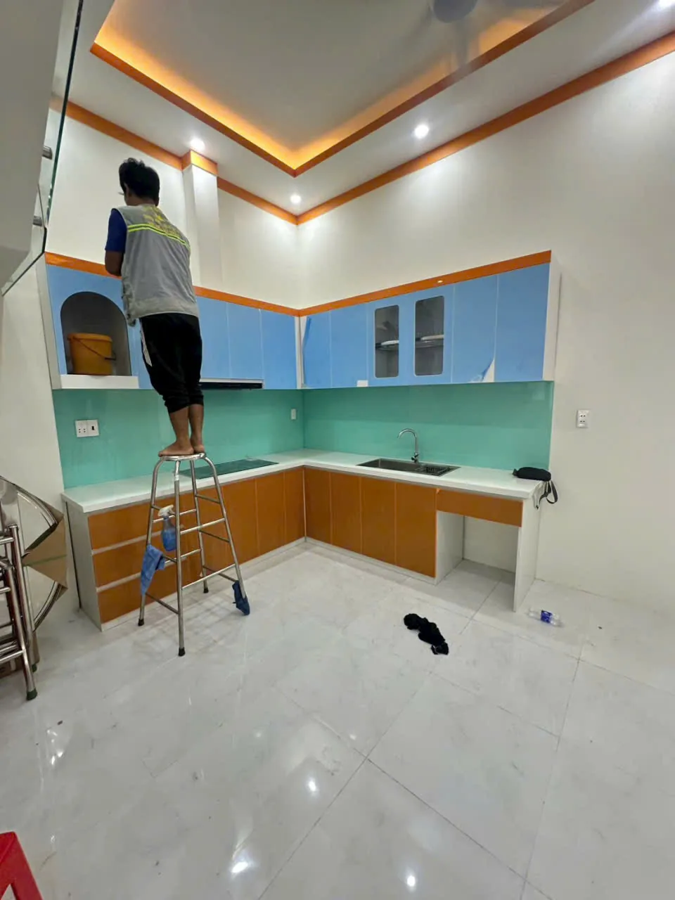 nhân viên vệ sinh bếp nhà phố Cộng Hòa Tân Bình