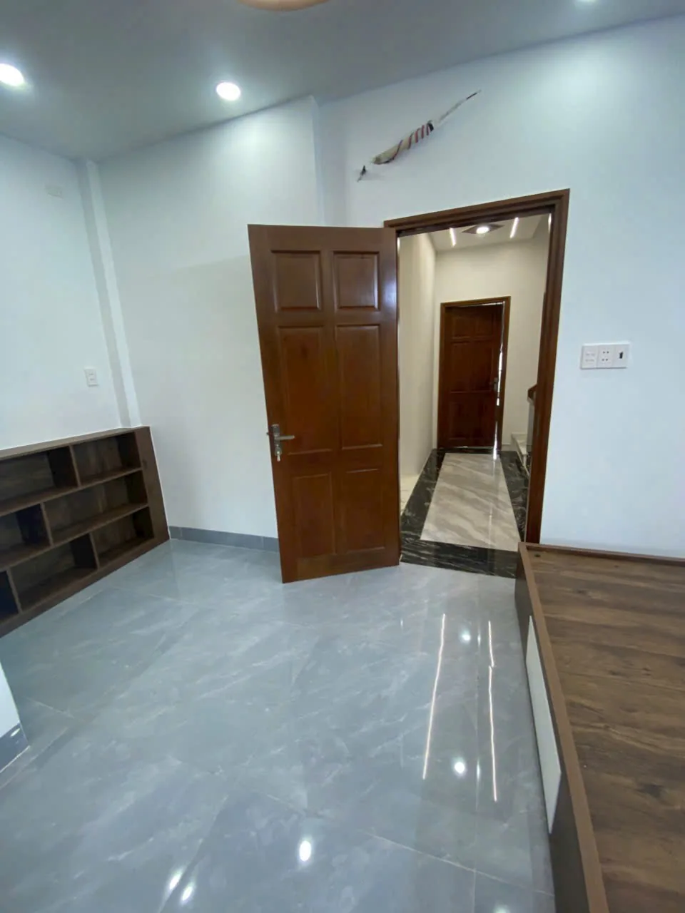 cầu thang kính nhà Cộng Hòa Tân Bình sau tổng vệ sinh