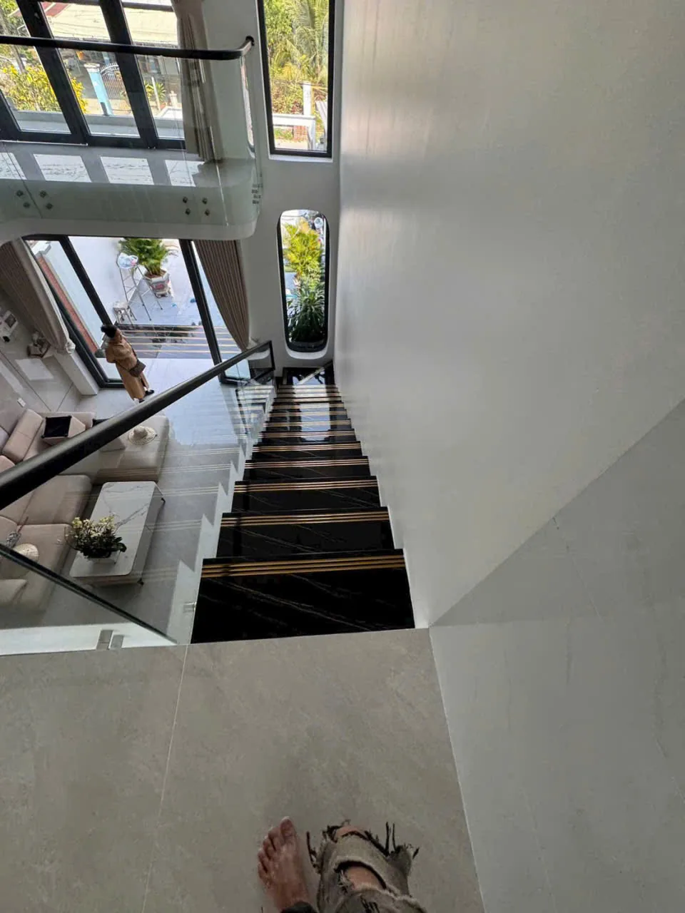 bếp nhà phố Tân An Long An bóng sạch gọn gàng