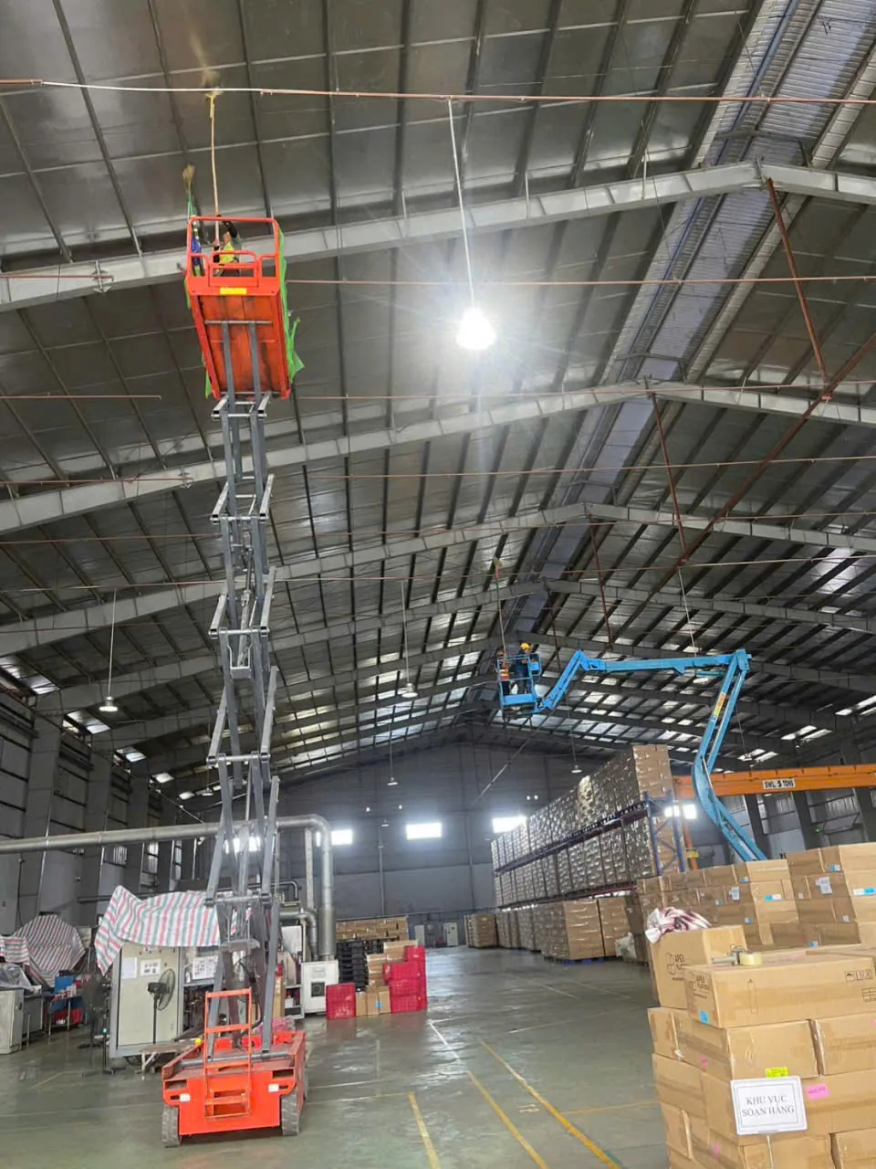 nội thất nhà xưởng Đức Hòa Long An gọn sạch thoáng