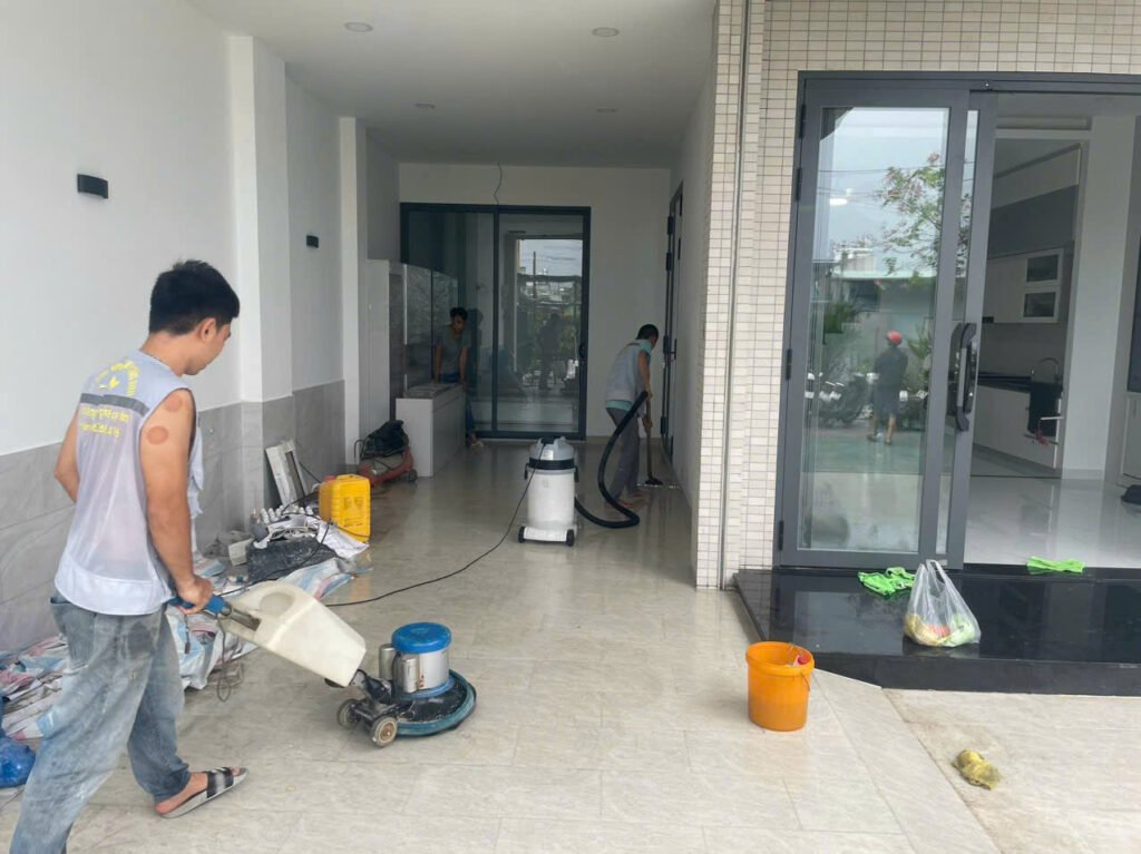 Quy trình vệ sinh nhà sau xây dựng bằng máy hút bụi
