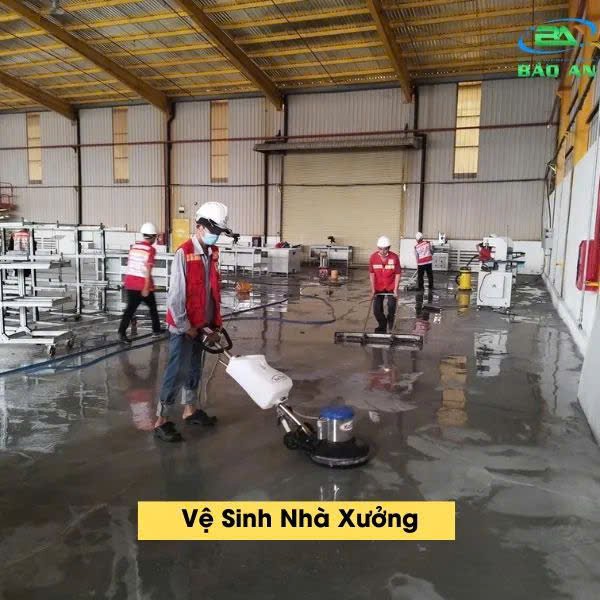 Xử lý các vết bẩn cứng đầu bằng dung dịch tẩy rửa