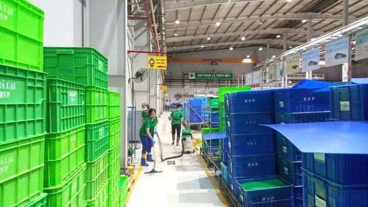 Máy chà sàn công nghiệp xử lý vết dầu mỡ tầng hầm